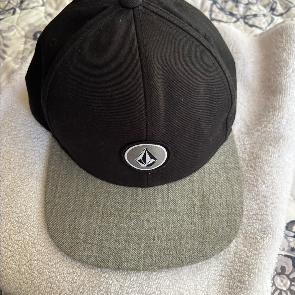 Volcom Black and Gray Hat